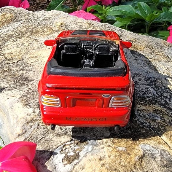 NEW RAY ♡ Red w/Black Racing Stripes 1994 Ford Mustang GT Convertible 1:43 Scale - Picture 9 of 14